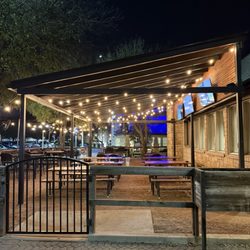 Kelly's Craft Tavern - Outside dining