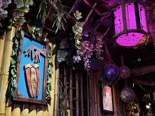 Tiki Tom's by null