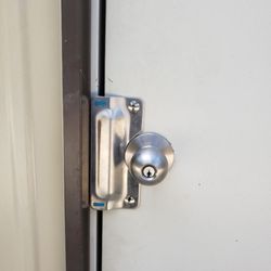 Cynthia's Locks and Keys - Fixed big gap with latch guard