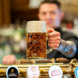 La Republica Restaurant - U nás ochutnáte tradiční pokrmy českého kulinářského umění inspirované prvorepublikovou tradicí. Nabízíme 50 druhů piv z celého světa.