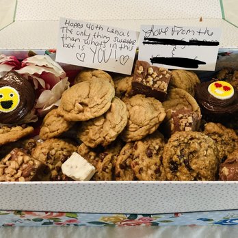 Oh My! Bakery - Cookie box with personalized message - Bakeries Near Me