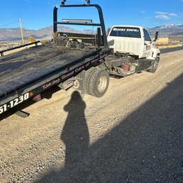 This is Desert Towing coming within 15 minutes after 2 stars towing lied to us - This is Desert Towing coming within 15 minutes after 2 stars towing lied to us -