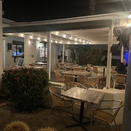 Outdoor seating/ambiance