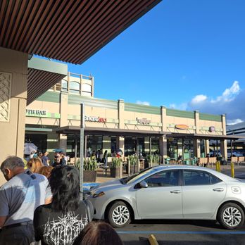 Brug Bakery - Kahala - line before 8 am - Desserts Near Me - Honolulu, Hawaii