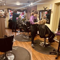 The Hairs Inn Salon
