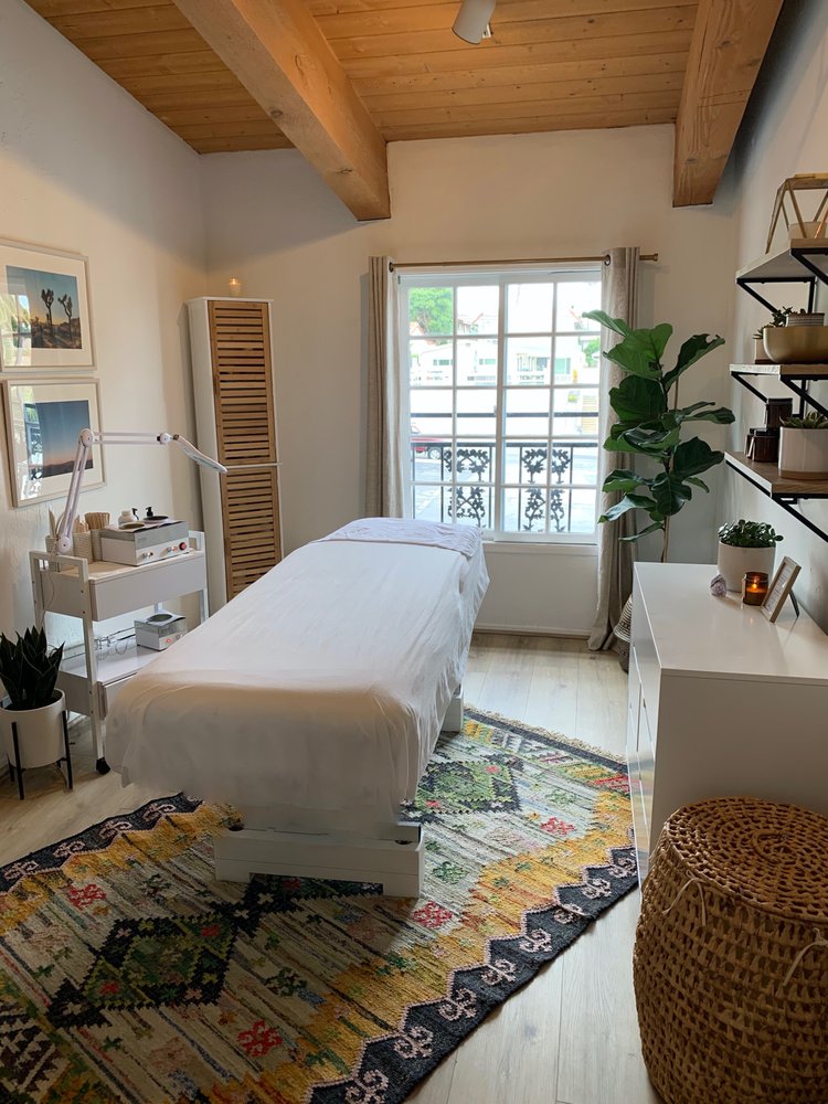 Julie's Waxing Studio Logo