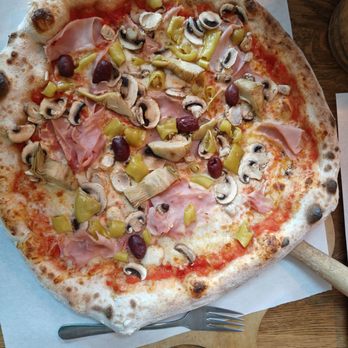 Solo Pizza - 40 cm Pizza quattro stagioni 16,90 Euro - Italian Near Me - Munich, BY