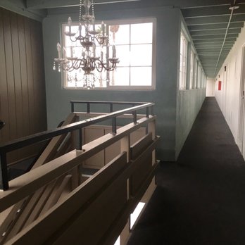 Sea Breeze Inn - The hallway leading to your rooms (be aware no elevators) - Hotels Near Me - San Simeon, California