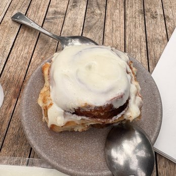 Palmys Pacific Beach - Cinnamon roll - Breakfast & Brunch Near Me - San Diego, California Palmys Pacific Beach - Cinnamon roll - Breakfast & Brunch Near Me - San Diego, California