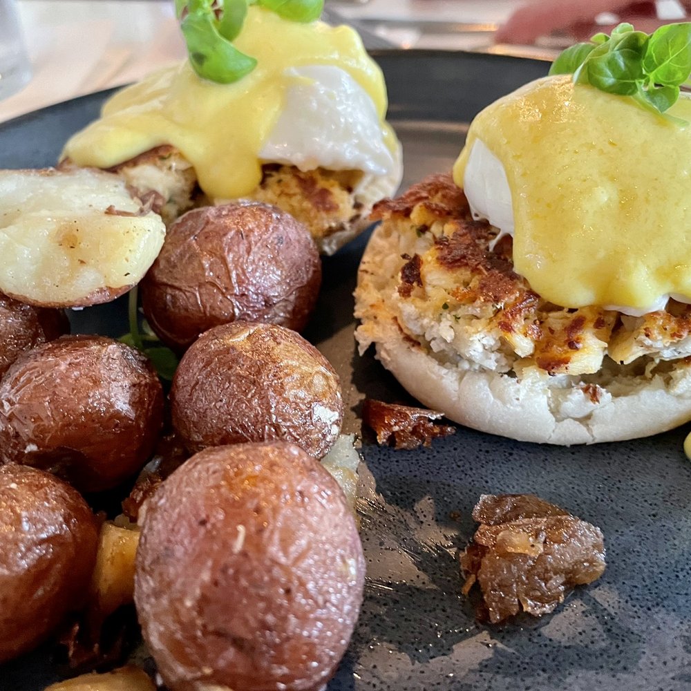 Pumpernickels - Crab cake Benedict - American Near Me - Saugatuck, Michigan