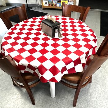 Annie's Pizza Station - Cute tables - Pizza Near Me - Concrete, Washington