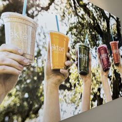 Nekter Juice Bar - Picture on wall