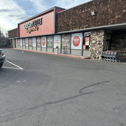 Grocery Outlet - Basic store front. Mid size parking lot
