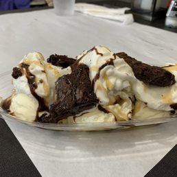 Signature Brownie Boat Sundae