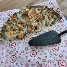 Palak paneer pizza (10") Palak paneer pizza (10")