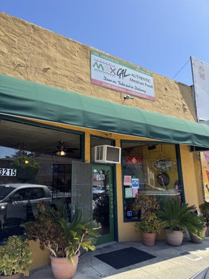 Mexcal Taqueria by null