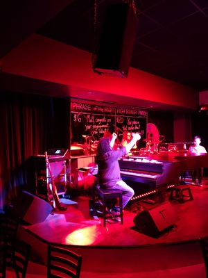 D's Keys Dueling Pianos & Sing Along Bar by null