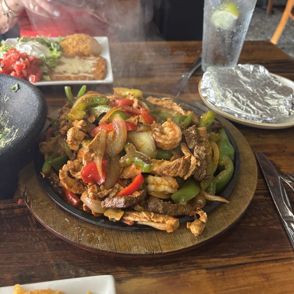 Toro Mambo Cocina Mexicana - Combo fajitas for 2 - Salad Near Me - Jupiter, Florida