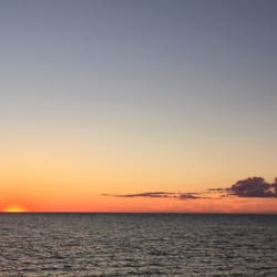 Beachcomber Motel & Apartments - Breathtaking sunset at the Beachcomber private beach.