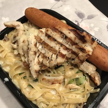 Applebee's Grill + Bar - Alfredo pasta with chicken and broccoli....pick up order and looks like it was pre-made a sat there a long while....$15 wasted. - American Near Me - El Cajon, California Applebee's Grill + Bar - Alfredo pasta with chicken and broccoli....pick up order and looks like it was pre-made a sat there a long while....$15 wasted. - American Near Me - El Cajon, California