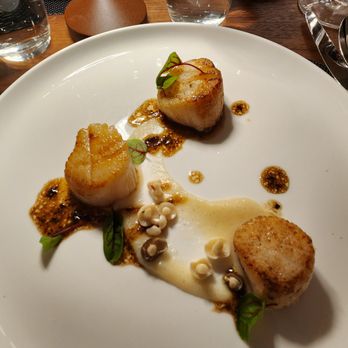 Delta One Lounge - Three delicious giant scallops: the best we've eaten recently - Airport Lounges Near Me - Queens, New York