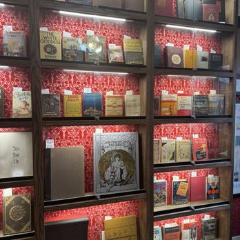 Bart's Books - Inside - Bookstores Near Me - Ojai, California