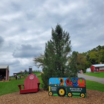 Butler's Orchard - Farmers Market Near Me - Germantown, Maryland
