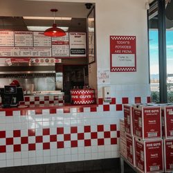 Five Guys - Inside