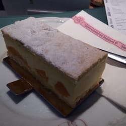 Confiserie Bachmann - Apricot cream slice