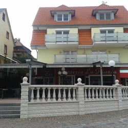 Pizzeria La Piazza - Vor dem Restaurant