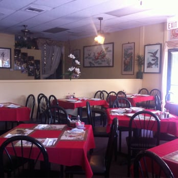 D Hou - Chinese looking interior - Cantonese Near Me - Fresno, California