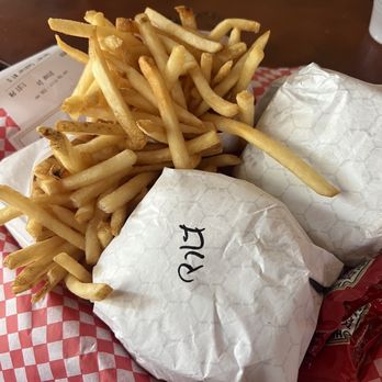 Small Cheval- Old Town - Cheeseburger & Fries - Burgers Near Me - Chicago, Illinois