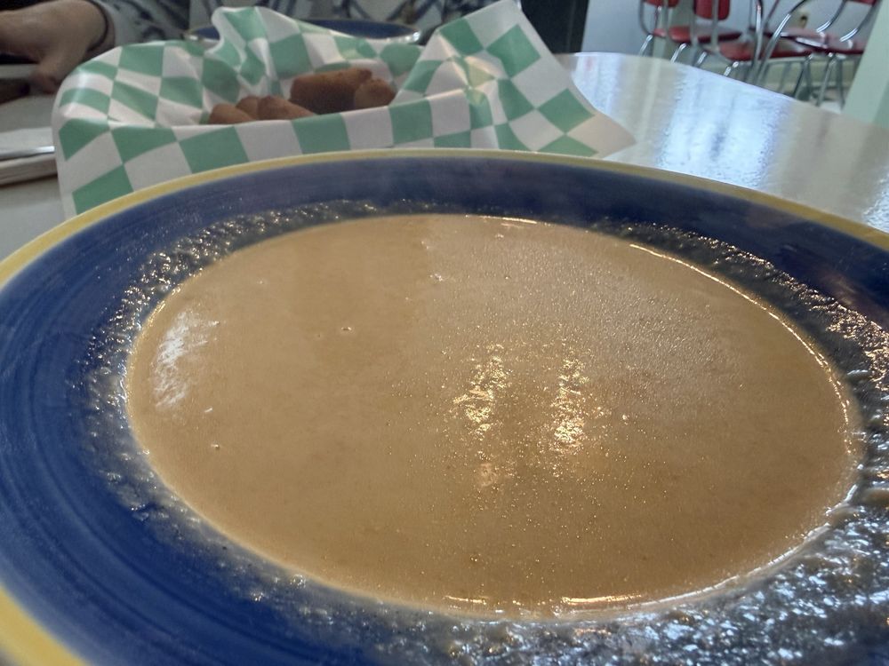 Maggie's Super Fry Logo