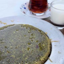 Köşkeroğlu - "Crystal" green knafe with pistachio.