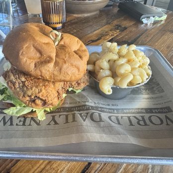 Whiskey 'N Rye Smokehouse - Chicken sandwich with Mac n cheese - Barbeque Near Me - Solvang, California Whiskey 'N Rye Smokehouse - Chicken sandwich with Mac n cheese - Barbeque Near Me - Solvang, California