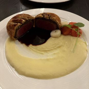 Hell's Kitchen - Beef wellington - Cocktail Bars Near Me - Funner, California