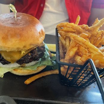 Mankas Grill - Steakhouse burger - American Near Me - Fairfield, California
