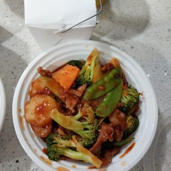 Tins House of Paramus - Small Order of Beef with Garlic Sauce