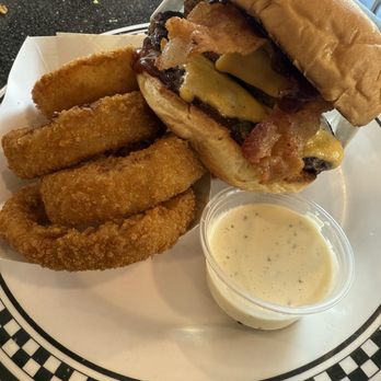 Cool Cat Cafe - The Duke western style bacon burger - American Near Me - Pismo Beach, California Cool Cat Cafe - The Duke western style bacon burger - American Near Me - Pismo Beach, California