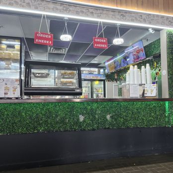 Sister's Grill - Front counter. - Somali Near Me - Columbus, Ohio