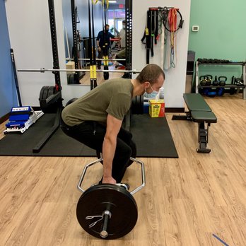 Evolve Physical Therapy Bethany - Proper posture is essential for lifting. - Physical Therapy Near Me - Portland, Oregon Evolve Physical Therapy Bethany - Proper posture is essential for lifting. - Physical Therapy Near Me - Portland, Oregon