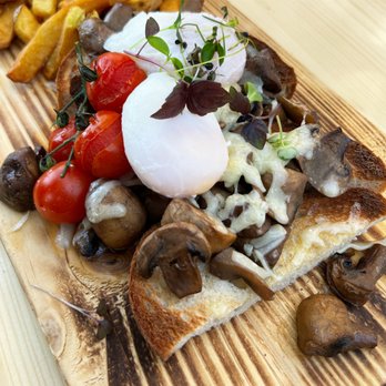 Fork & Bottle - Mushroom on Guyère toast - American Near Me - Zürich, ZH