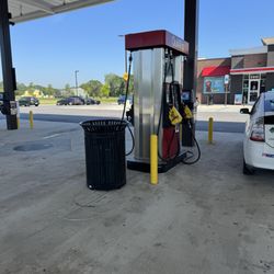 Quick Trip - Broken gas pump!