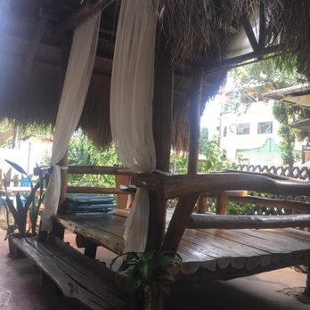 Carl's BBQ - Huts for dining while sitting on the floor. - Barbeque Near Me - Coron, PLW