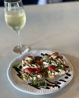 PIK-NIK Deli + Wine Bar by null