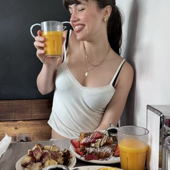 Millie's Cafe - Pasadena - nutella strawberry banana french toast combo - Breakfast & Brunch Near Me - Pasadena, California