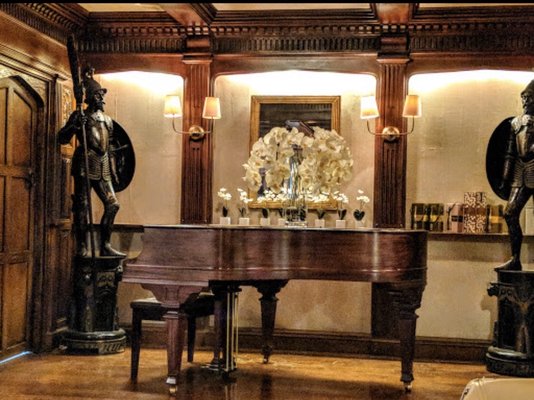 The GeorgeTown Club by null