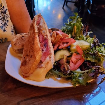El Moro Spirits & Tavern - Hope you're hungry. The Mojo Risin' - New American Near Me - Durango, Colorado El Moro Spirits & Tavern - Hope you're hungry. The Mojo Risin' - New American Near Me - Durango, Colorado