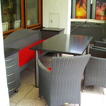 Schreinerwerkstätte Christoph Verscht - Freisitzmöbel mit Tisch aus Mineralwerkstoff - Interior Design Near Me - Ismaning, BY Schreinerwerkstätte Christoph Verscht - Freisitzmöbel mit Tisch aus Mineralwerkstoff - Interior Design Near Me - Ismaning, BY