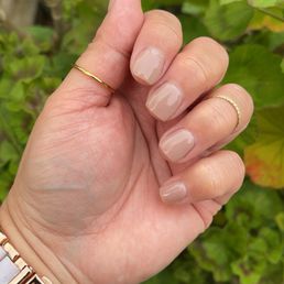Powder dipped nails in the color Toasted Marshmallow by Xuan. Powder dipped nails in the color Toasted Marshmallow by Xuan.